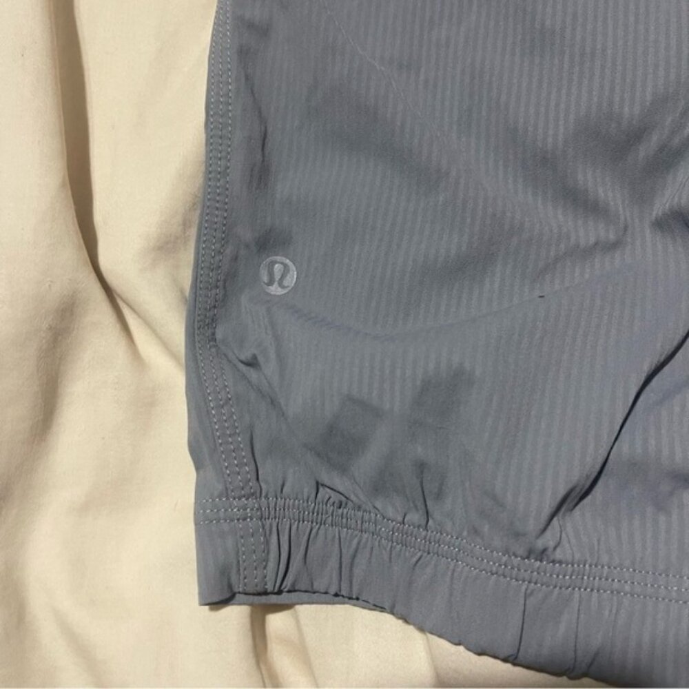 Lululemon Grey Dance Studio Crop II Size 4 - Picture 7 of 9